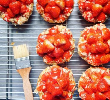 lund erdbeertörtchen regional cafe tee